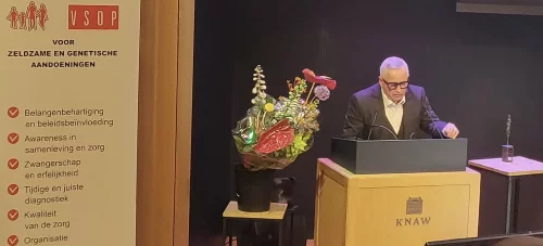 Arendsen over blaaspijnsyndroom na uitreiking prijs op Zeldzameziektendag 2023